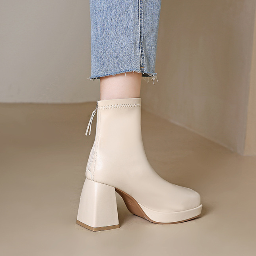 Chique dames enkellaarsjes met platform en ritssluiting, elegant en praktisch voor de winter.