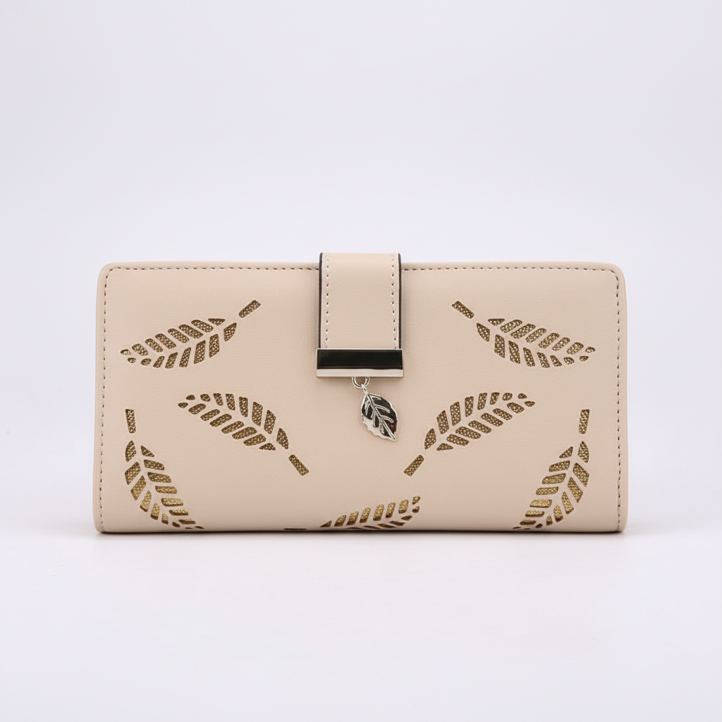 Detail van een elegante lange dames portemonnee, toont het PU leer en vakmanschap van het accessoire.