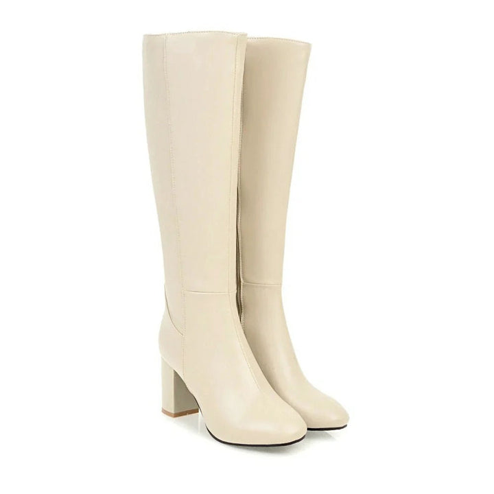 Beige modieuze kniehoge laarzen met hak en ritssluiting, perfect voor een chique dameslook. Comfortabele stijl.
