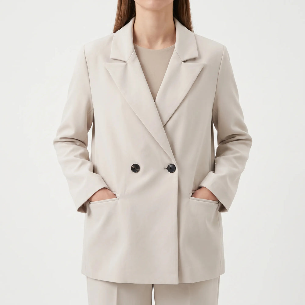 Moderne dames double-breasted blazer met oversized look. Perfect voor herfstmode, stijlvol en comfortabel.