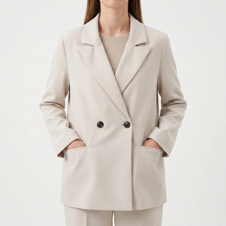 Moderne dames double-breasted blazer met oversized look. Perfect voor herfstmode, stijlvol en comfortabel.