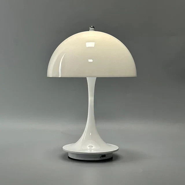 Oplaadbare draadloze LED lamp, ideaal als flexibele sfeerverlichting in huis.