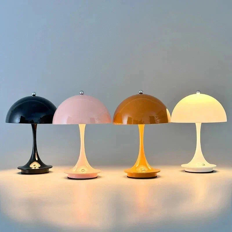 Compacte draadloze bureaulamp met LED, oplaadbaar voor comfortabel werken.