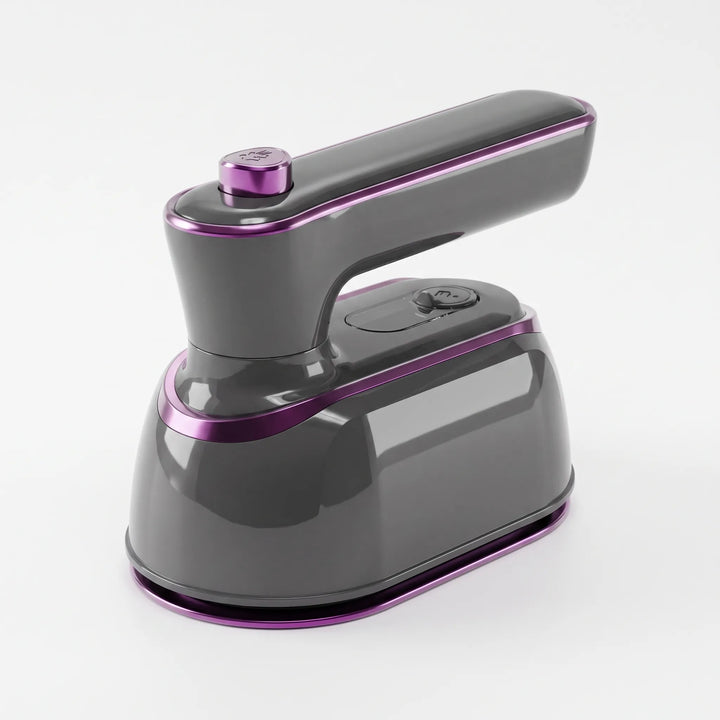 Stijlvol compact reisstrijkijzer met stoomfunctie. Opvouwbaar en lichtgewicht, ideaal voor kledingverzorging op vakantie.