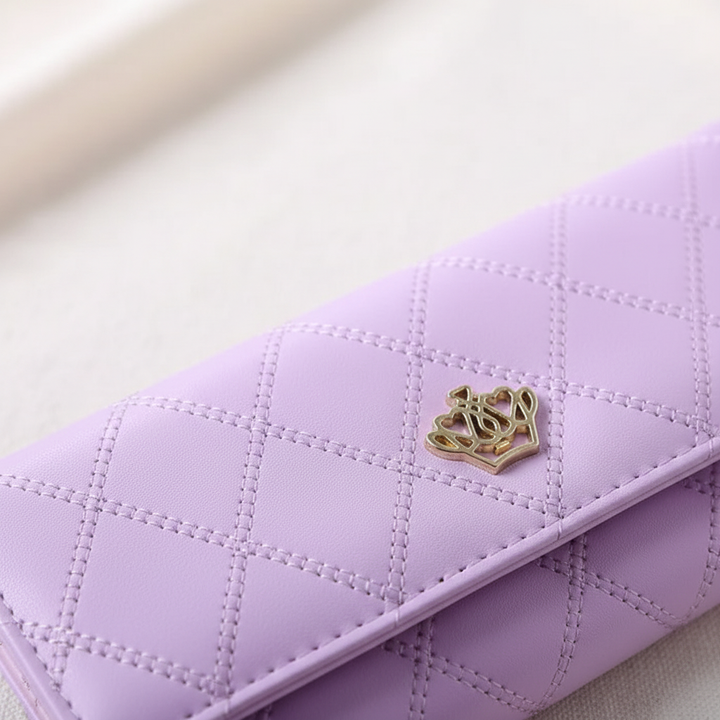 Stijlvolle dames portemonnee van kunstleer, compact en opvouwbaar, ideaal als elegant accessoire.