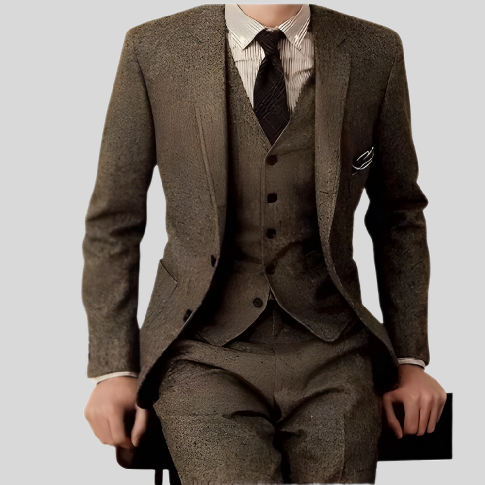 Elegant slim-fit herenpak met bijpassende blazer, gilet en pantalon voor een complete, verfijnde look.