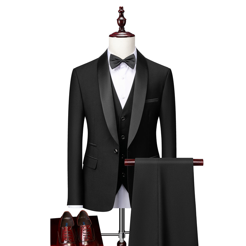 Elegant driedelig herenpak met slim-fit colbert, gilet en pantalon; ideaal voor een moderne, stijlvolle look.