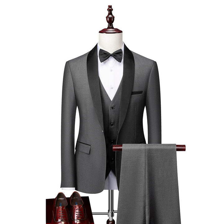 Trendy driedelig herenpak, slim-fit snit voor een moderne mannenmode outfit; geschikt voor elke elegante gelegenheid.