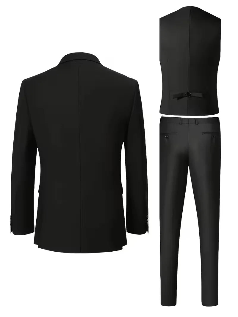 De verfijnde glans van dit driedelige slim fit herenpak maakt elke outfit feestelijk en compleet.