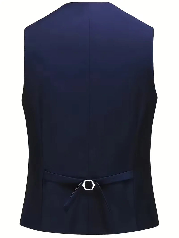 Het herenpak, driedelig slim fit en glanzend, is de perfecte keuze voor een onvergetelijke avond.