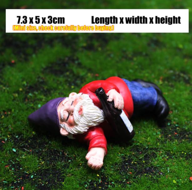 Vrolijke dronken kabouter, een humoristisch tuinaccessoire dat lachende gezichten creëert.