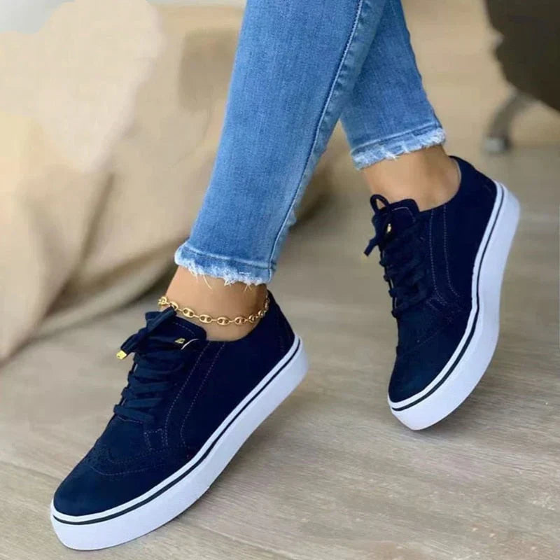 Witte orthopedische dames sneakers Megan, perfecte casual veterschoenen voor comfort en ondersteuning, dagelijks draagbaar.