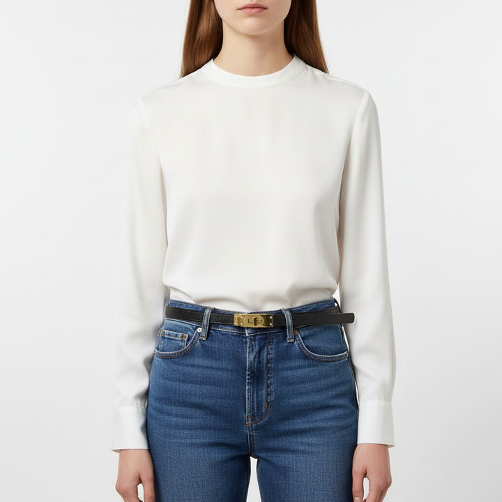 Slanke dames taille ceintuur. Dunne verstelbare riem met moderne gesp. Trendy kleding accessoire.