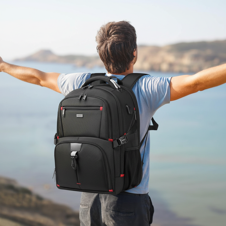 Unisex 50L reisrugzak met USB-poort en gewatteerd laptopvak, ideaal voor travel en weekendtrips. Waterdichte reistas.