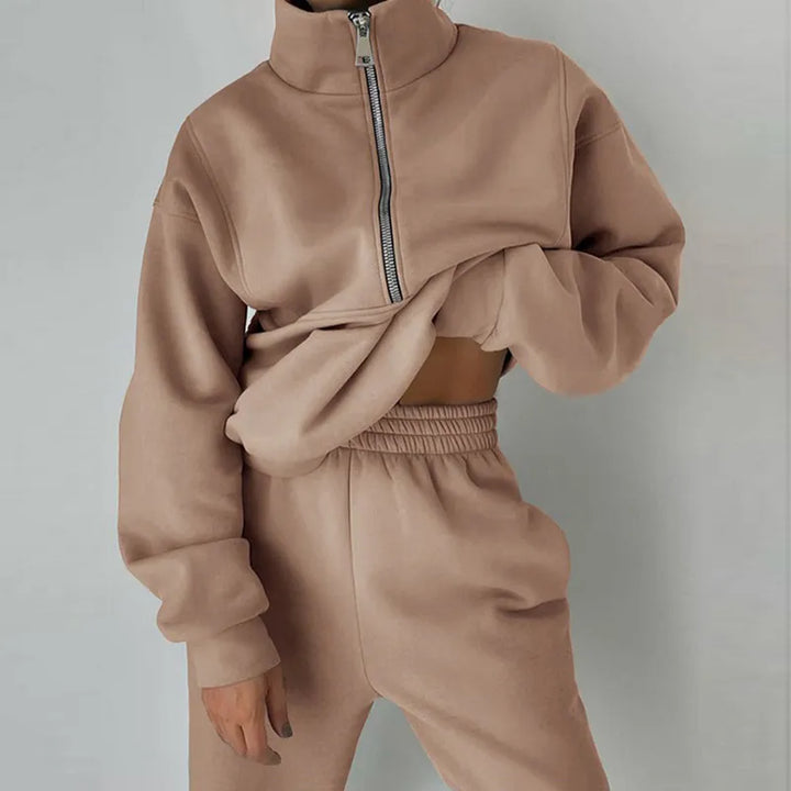 Comfortabel dames trainingspak Ava, perfect voor vrijetijdskleding en ontspanning thuis.