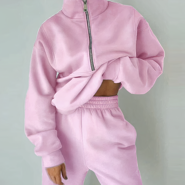 Dameskleding set Ava, een comfortabel trainingspak voor ontspannen dagen en actieve momenten.