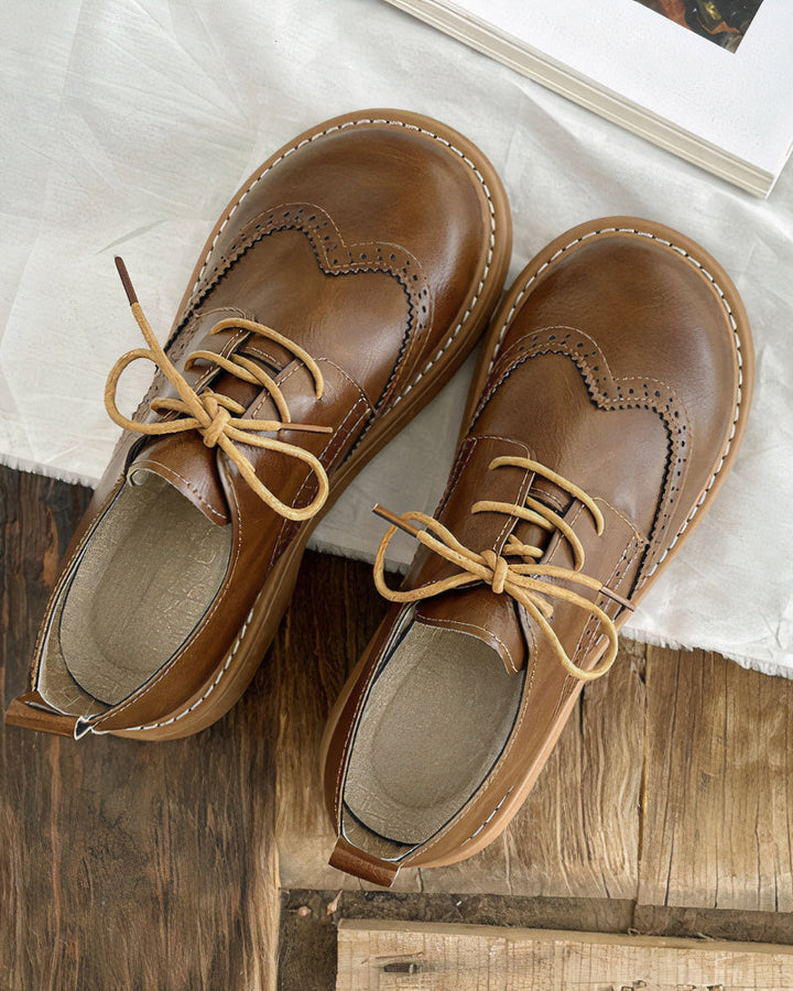Klassieke zwarte dames Oxford schoenen, Isadora model, met veters voor een elegante retro look en dagelijks comfort.