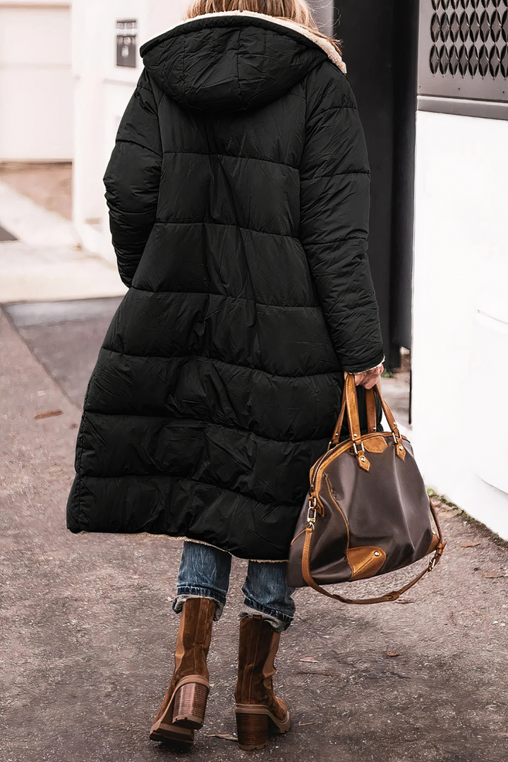 Stijlvolle omkeerbare parka voor dames. Winddichte bovenkleding, ideaal voor koude winterdagen.
