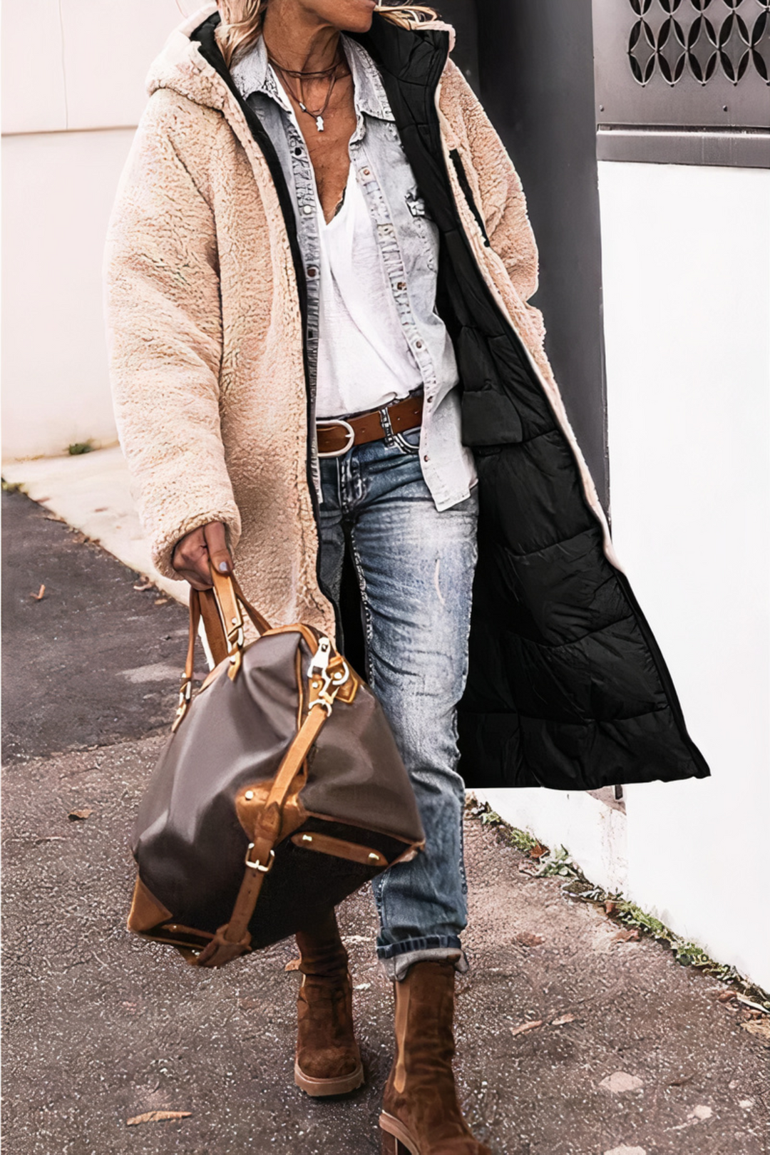 Comfortabele dames parka, winddicht en warm. Dubbelzijdig design voor veelzijdige winterstijl.
