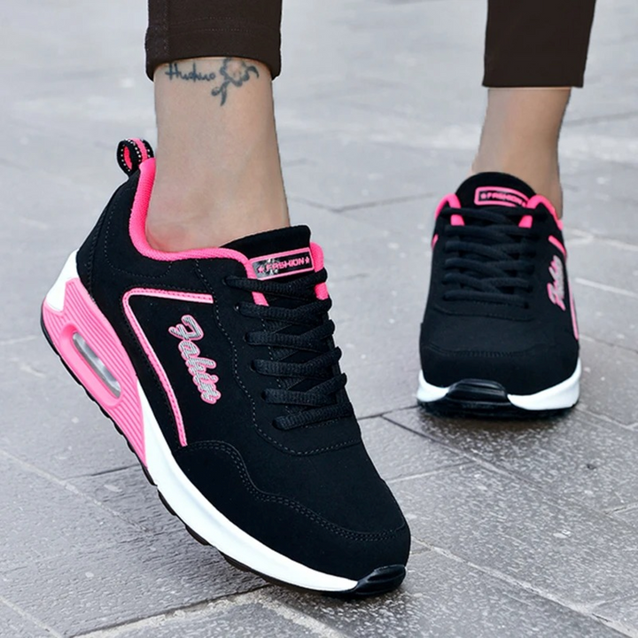 Nora dames wandelschoenen in paars, roze en wit, waterdicht en licht voor outdoor avonturen.