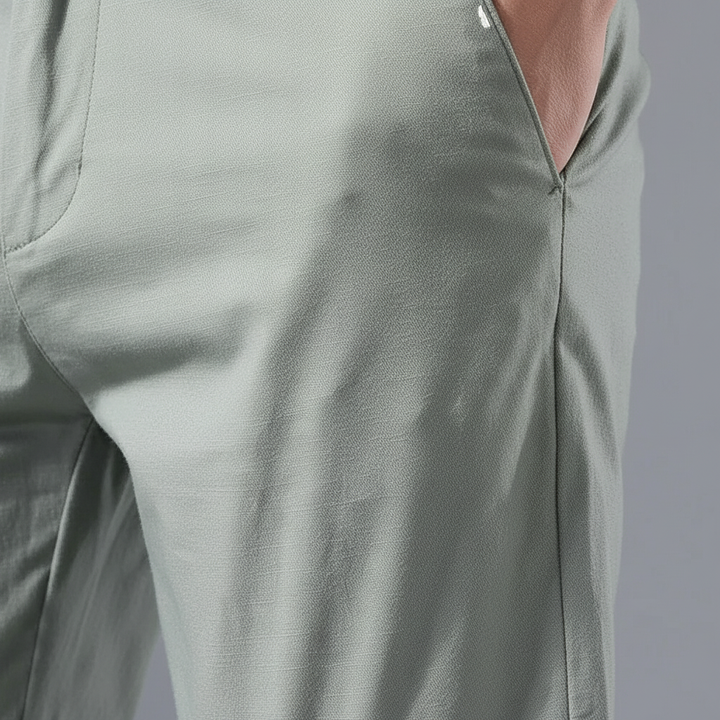 Modieuze heren slim fit broek met elastische stof; perfecte pasvorm en bewegingsvrijheid.
