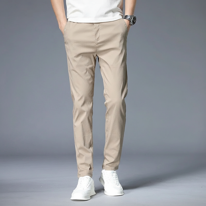 Comfortabele en modieuze herenbroek 'Larry' in slim fit, perfect voor dagelijks gebruik.