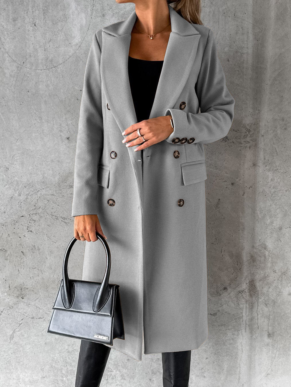Grijze lange dames winterjas, comfortabele en warme mantel. Elegante bovenkleding voor dagelijkse stijl.