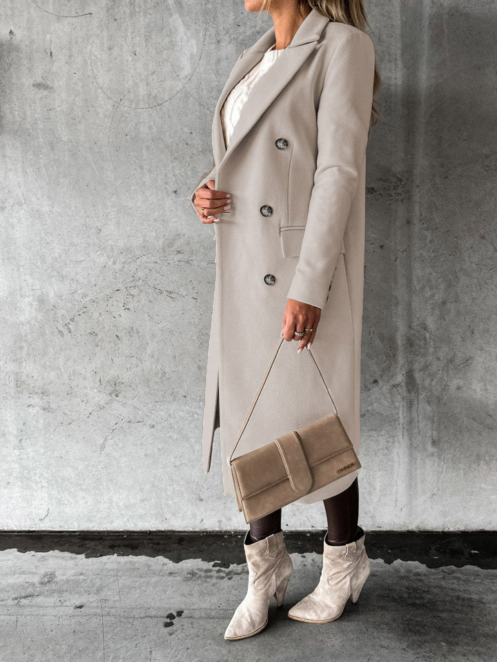 Zwarte lange damesjas, tijdloze dubbelrij mantel. Elegante en comfortabele klassieke bovenkleding voor dames.