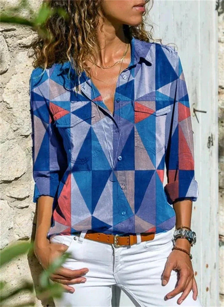 Luchtige damesblouse Yasmina met elegante pasvorm. Een modieuze zomerblouse voor diverse damesmode stijlen.
