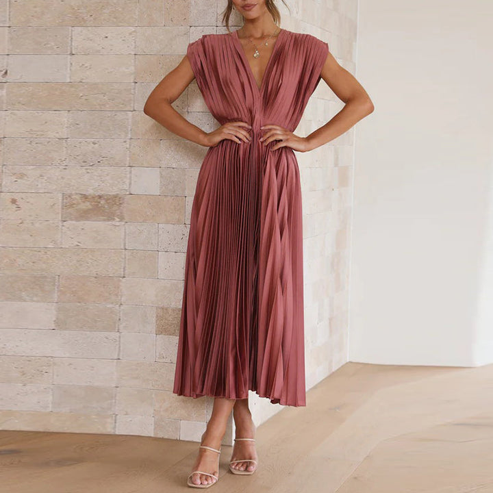 Comfortabele dames maxi jurk met V-hals en open rug. Een elegante zomerjurk, casual te dragen of naar een feest.