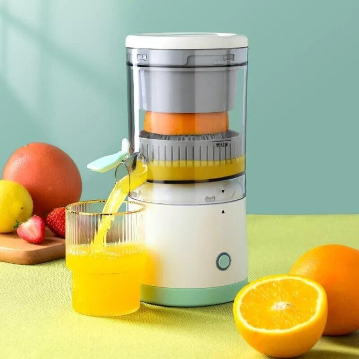Draadloze oplaadbare citruspers voor vers sinaasappelsap, strak design en portable fruitpers voor gezonde dranken.