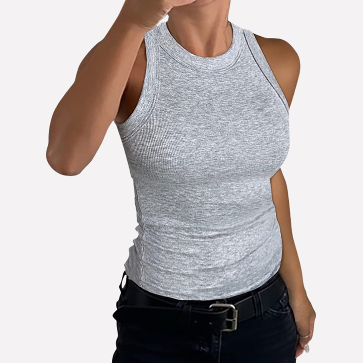 Comfortabele mouwloze dames tanktop met racerback, essentieel basic item voor de zomer.