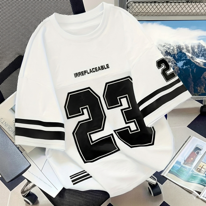 Stijlvol heren gestreept graphic T-shirt, perfect voor streetwear en relaxte zomerkleding, met een moderne print.