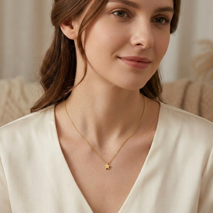 Elegant dames gelukskettinkje met kleine ster hanger, ideaal als sieraad of accessoire voor elke gelegenheid.