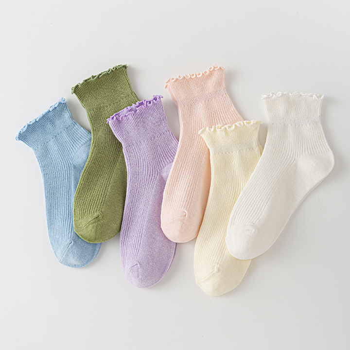 Dames ruffle enkelsokken van comfortabele katoenmix, ideaal voor een speelse, casual look.