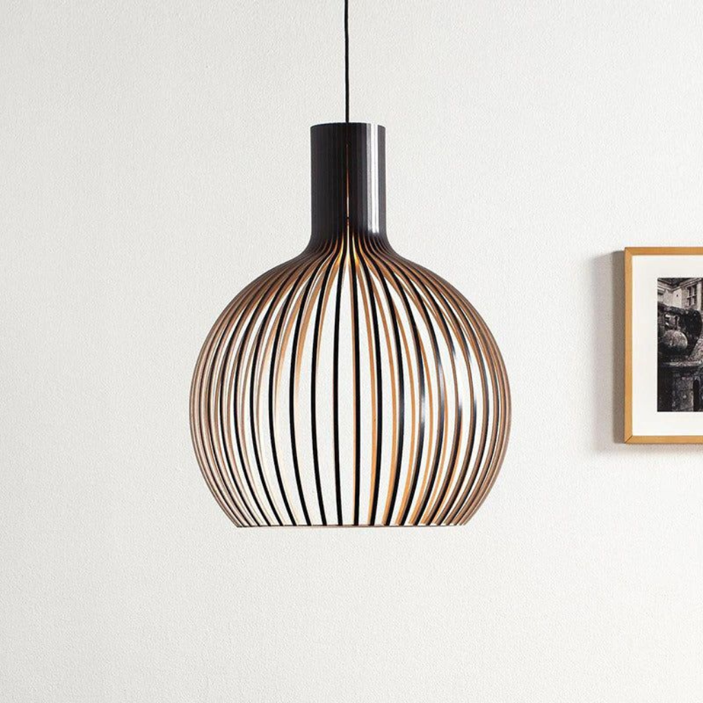 Duurzame houten hanglamp, geeft warm licht. Ideaal als design verlichting in woonkamer, hal of boven eettafel.