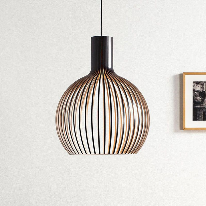 Duurzame houten hanglamp, geeft warm licht. Ideaal als design verlichting in woonkamer, hal of boven eettafel.