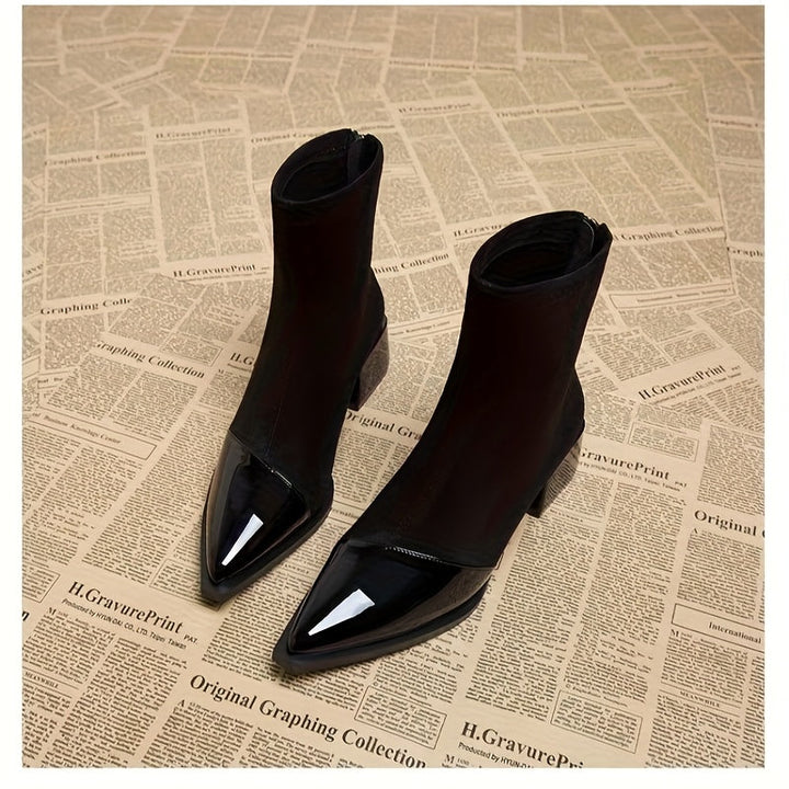 Dames enkellaarzen met puntige neus en stevige blokhak, perfect voor een elegante herfstlook.