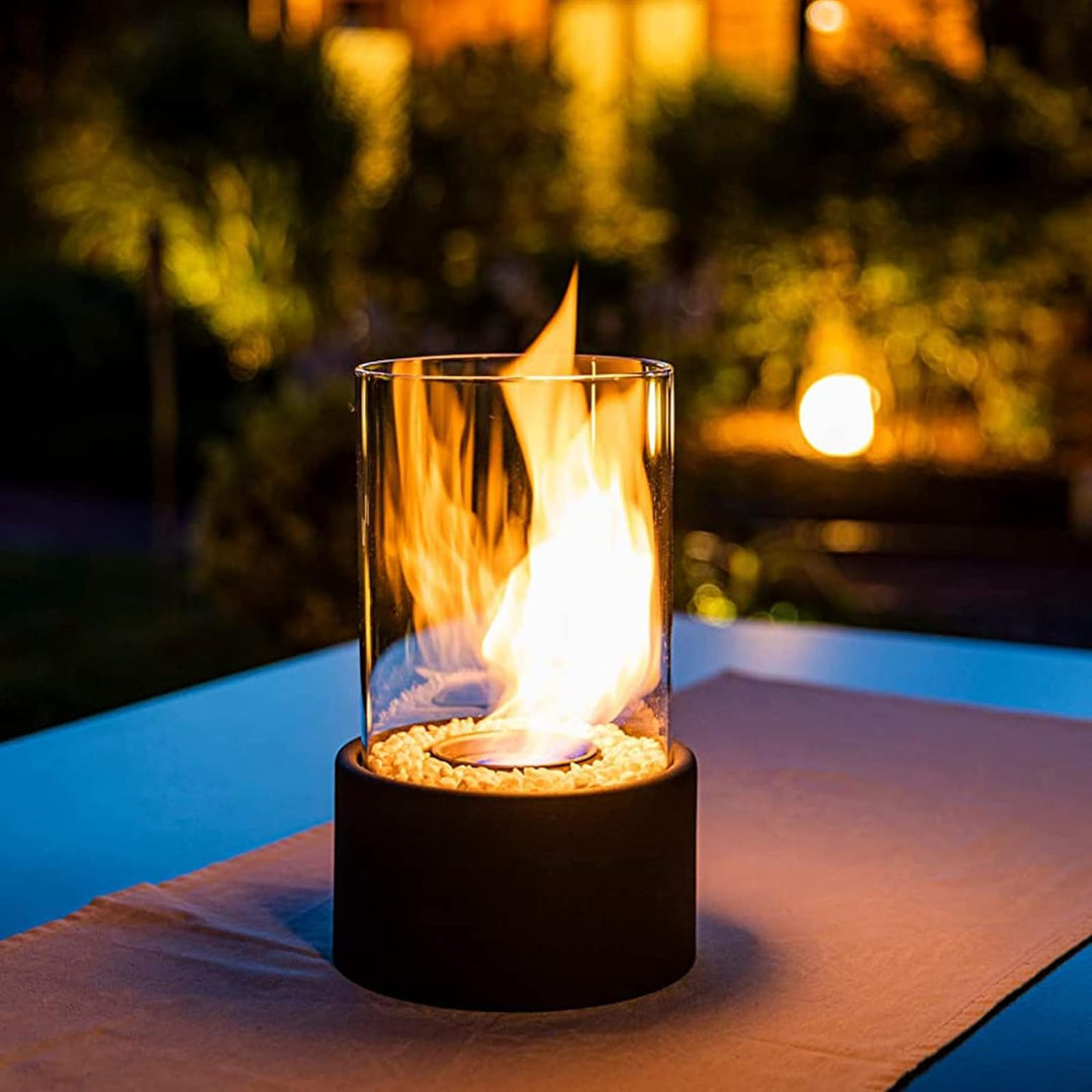 Duurzame klassieke olielamp Lumora van metaal en glas, met open vlam design.