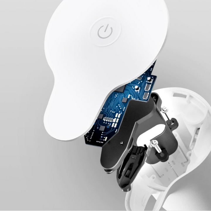 Kindvriendelijke automatische schuimdispenser voor contactloos handen wassen, zorgt voor optimale hygiëne thuis.