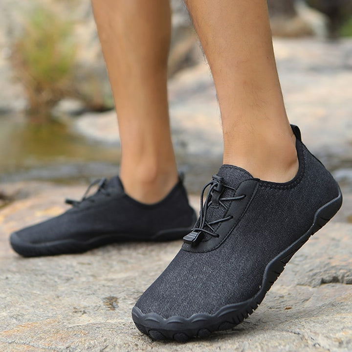 Veelzijdige TerraStride barefoot sportschoenen, antislip en lichtgewicht voor training of dagelijks gebruik.
