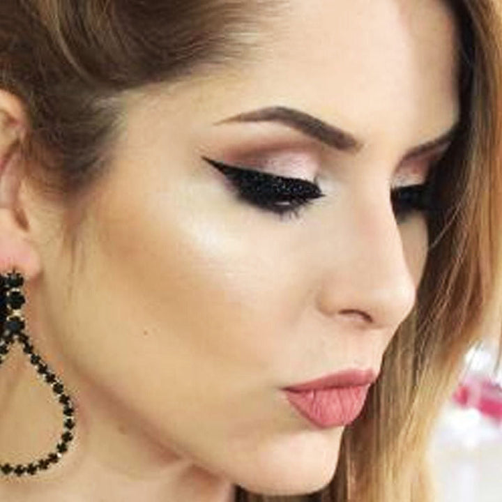 Set van dames eyeliner stickers voor diverse cat-eye stijlen, waterproof en snel aan te brengen.