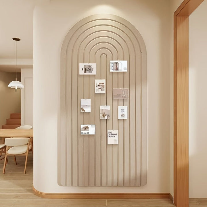 Functionele gebogen wandorganizer van vilt. Perfect notitiebord voor kantoor of thuis.