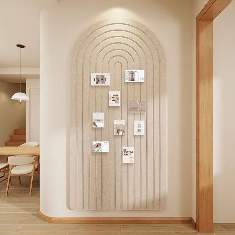Elegant gebogen vilten prikbord voor kantoor. Praktische wandorganizer en stijlvolle decoratie.