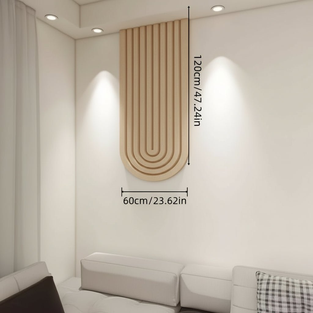 Leeg gebogen vilten prikbord. Stijlvolle wanddecoratie en praktische organizer voor thuis of kantoor.