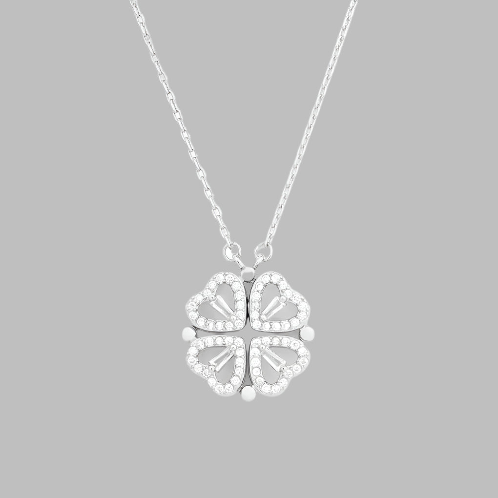 Stijlvolle dames ketting met klavertje vier en hartjes hanger, perfect voor dagelijks gebruik en speciale momenten. RVS.