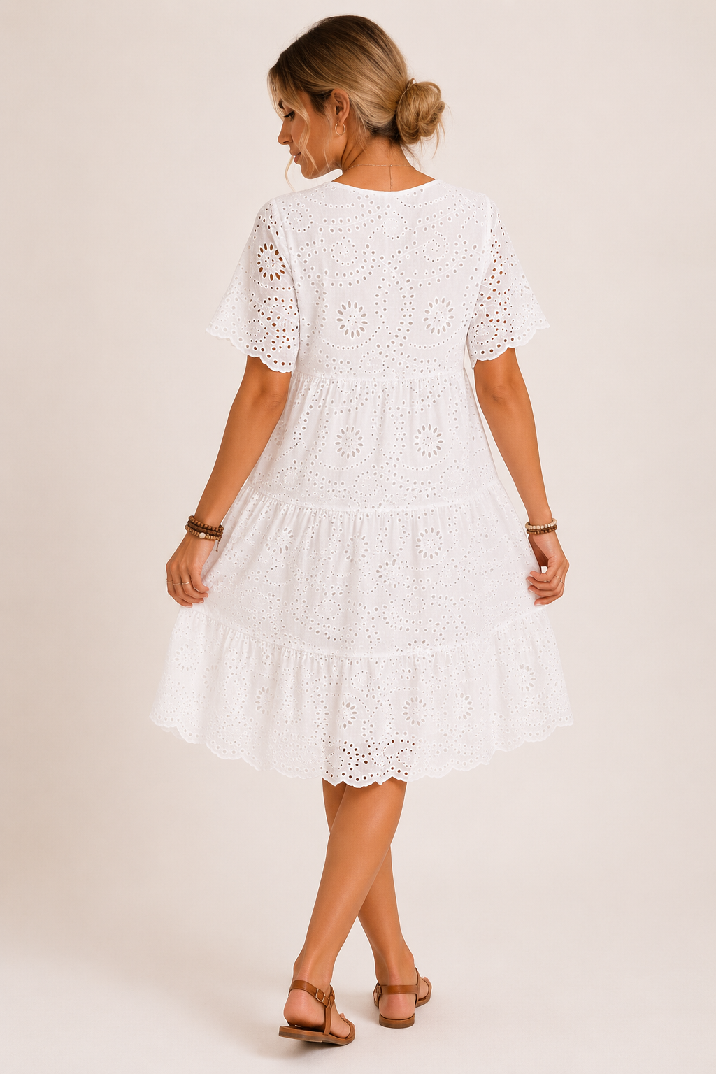 Witte geborduurde midi-jurk voor dames, met diepe V-hals en hoge taille, ideaal als formele feest- of dagjurk.