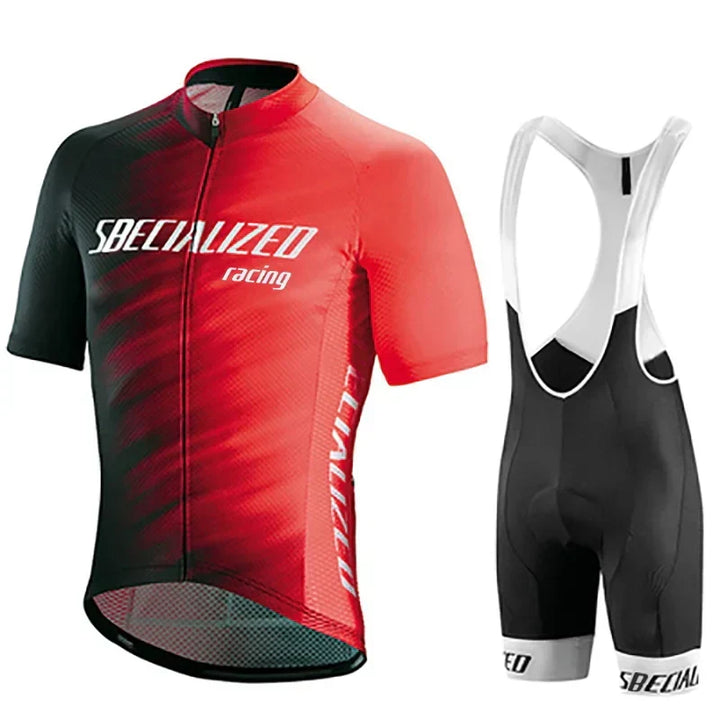 Heren sportkleding set voor fietsen: ademend wielershirt en ergonomische bibshorts.