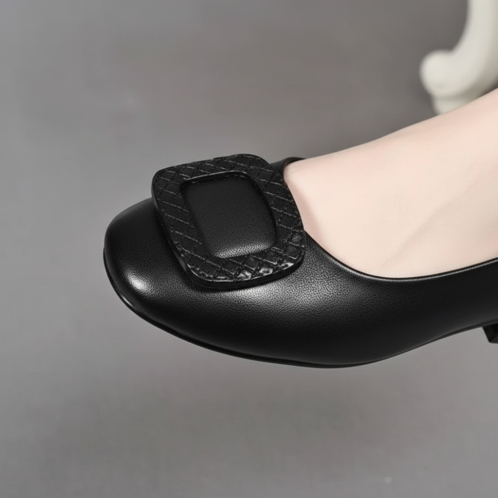 Comfortabele orthopedische wandelschoen voor dames met kleine hak, perfect voor dagelijks gebruik en pijnverlichting.