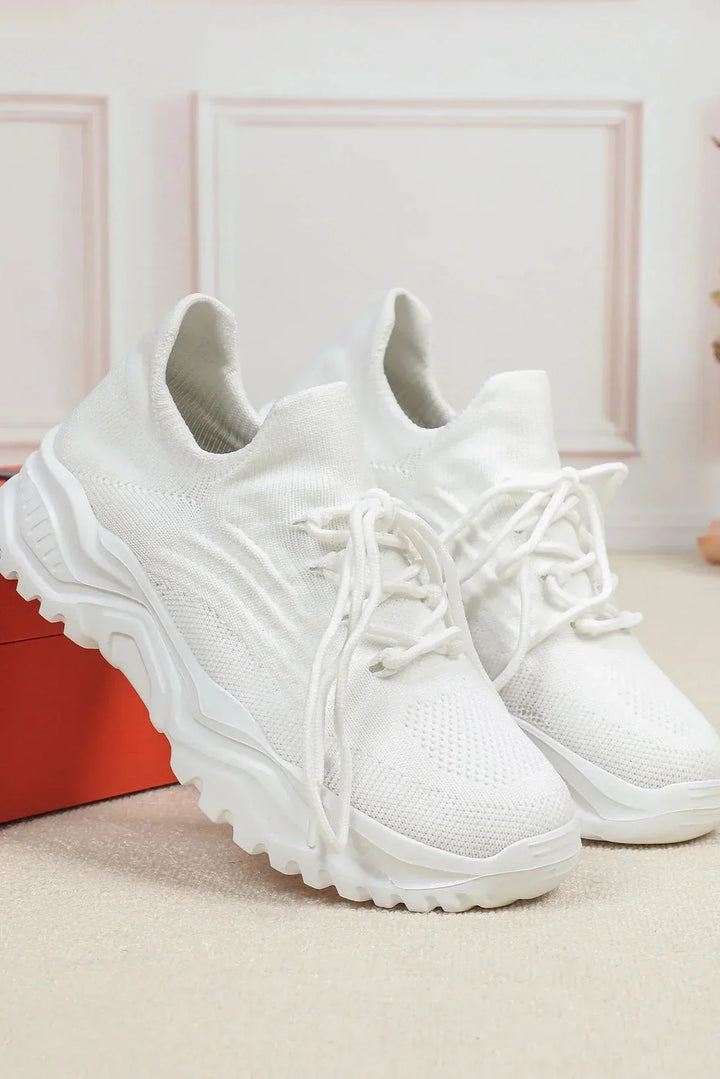 Lichtgewicht beige dames sportschoen Abbey. Comfortabele, ademende low-profile sneaker voor actieve vrouwen.